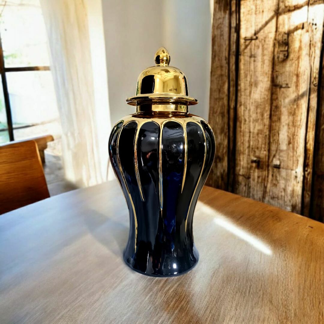 Black-Trinity-Luxe-Urn-Medium
