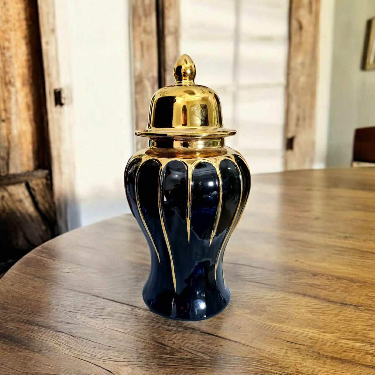 Black-Trinity-Luxe-Urn-Small